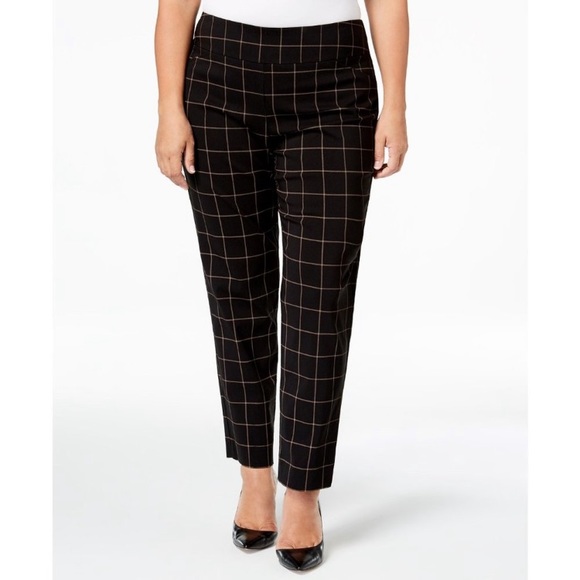 Women’s Pants - Picture 2 of 4